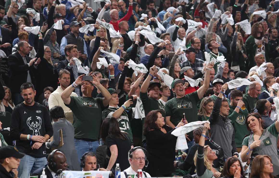 Milwaukee Bucks Fans