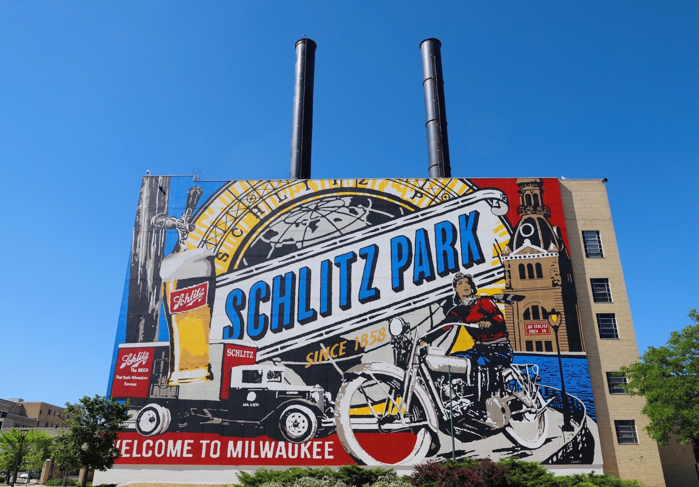 The Schlitz Park Mural on the Schlitz Park Powerhouse.