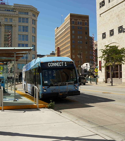 Connect 1 The Connect 1 bus in downtown Milwaukee.