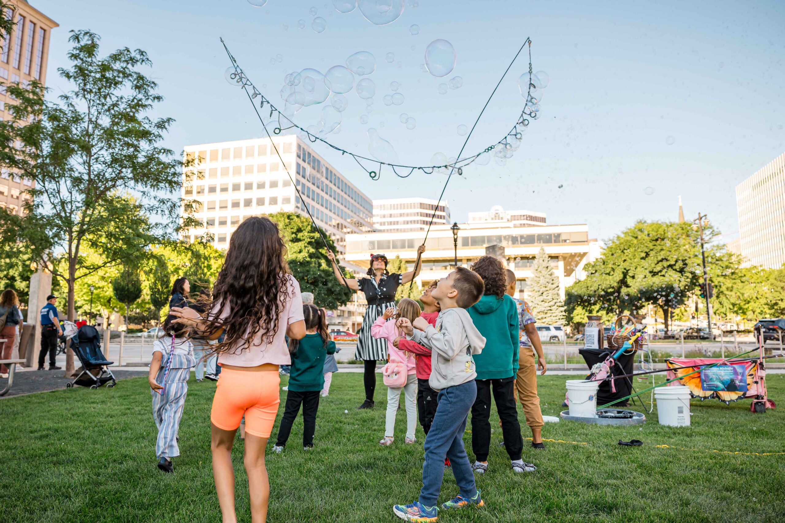 FRPhoto_250717M_C1_018_PRESS Kids play in a park.