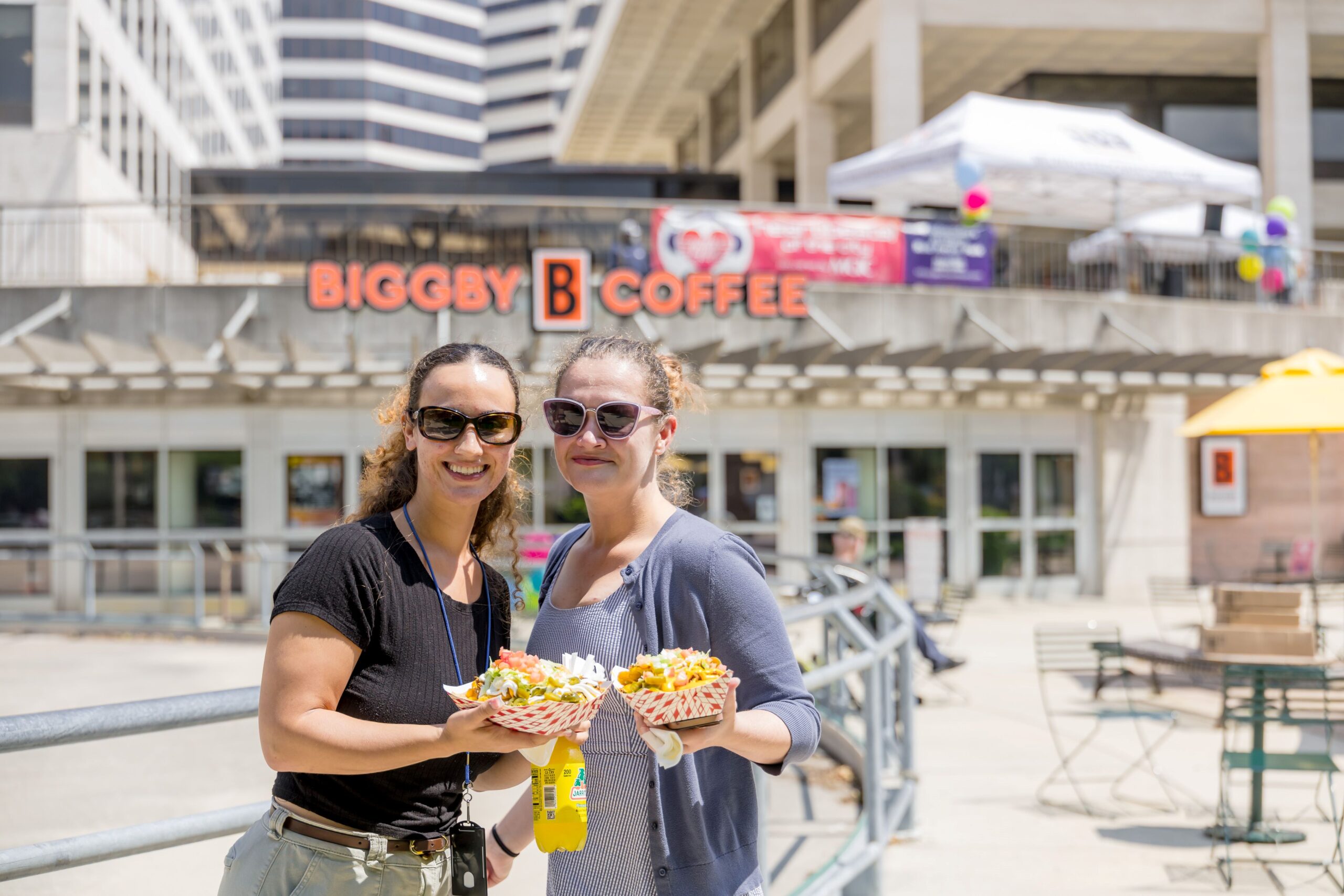 FRPhoto_250806G_C1_128 Two downtown employees enjoy a lunchtime concert.