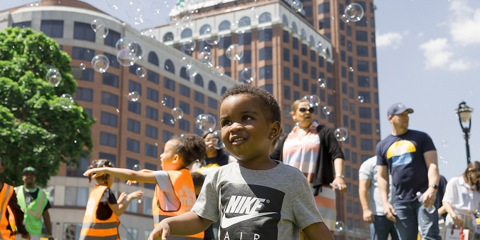 children playing with bubbles in Milwaukee.